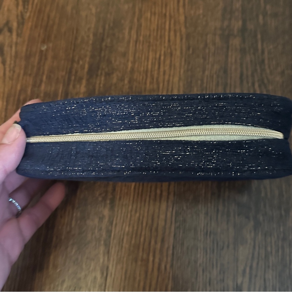 CHANEL Midnight Blue makeup bag - Picture 2 of 4